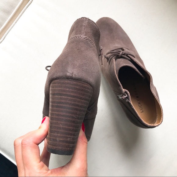 🆕 LUCKY BRAND TAUPE GREY WEDGE BOOTIES! - Picture 5 of 6